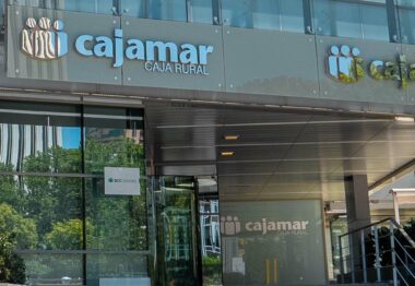 Cajamar rebaja su beneficio tras destinar 75 millones a reforzar coberturas ante la covid-19