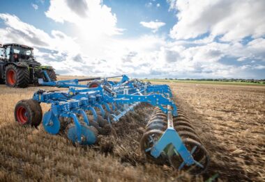 LEMKEN presenta la Rubin 10 con un ancho de trabajo de 10 m