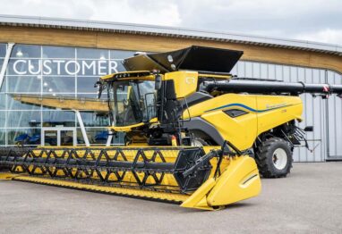 New Holland presenta las nuevas cosechadoras emblemáticas CR10 y CR11